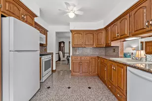 N61W16085 Hawthorne Dr, Menomonee Falls, WI 53051 - Photo 11