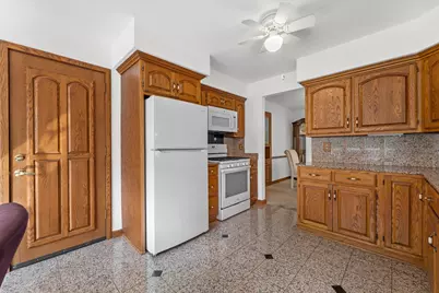 N61W16085  Hawthorne Dr, Menomonee Falls, WI 53051 - Photo 9