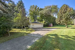 N61W16085 Hawthorne Dr, Menomonee Falls, WI 53051 - Photo 41