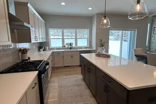 N55W25282 Cres Hl Dr, Sussex, WI 53089 - Photo 9