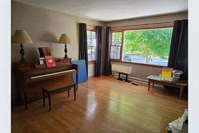 917 E Roberta Ave, Waukesha, WI 53186 - Photo 3