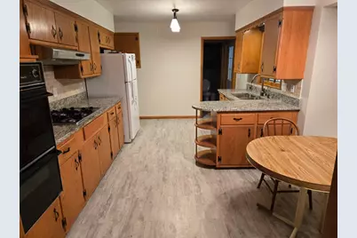 917 E Roberta Ave, Waukesha, WI 53186 - Photo 9