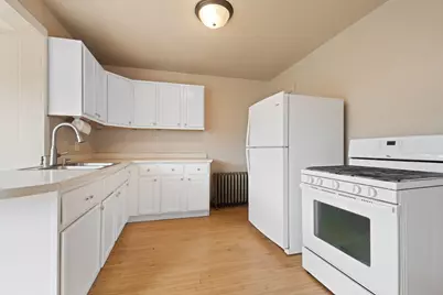 2219 S 59th St, West Allis, WI 53219 - Photo 9