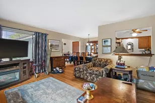 6420 W Dodge Pl, Milwaukee, WI 53220 - Photo 7