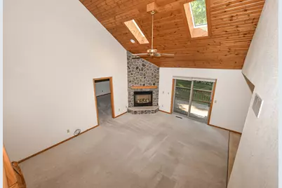 955 E Loos St, Hartford, WI 53027 - Photo 7