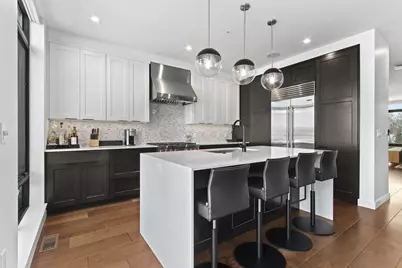 1110  Brookwood Dr, Ashwaubenon, WI 54304 - Photo 9