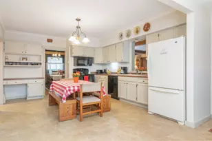 W304N2426 Maple Ave, Delafield, WI 53072 - Photo 31