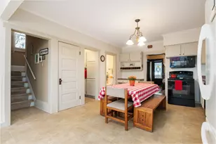 W304N2426 Maple Ave, Delafield, WI 53072 - Photo 11
