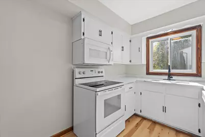 8150 S 88th St, Franklin, WI 53132 - Photo 9