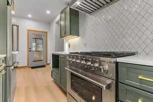 637 1st St, Delafield, WI 53018 - Photo 3