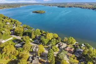 637 1st St, Delafield, WI 53018 - Photo 5