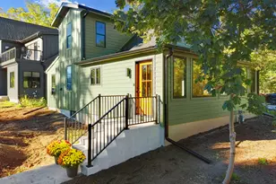 637 1st St, Delafield, WI 53018 - Photo 9