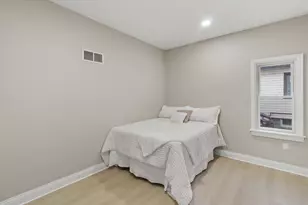 6800 Auburn Ave, Wauwatosa, WI 53213 - Photo 17