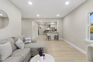 6800 Auburn Ave, Wauwatosa, WI 53213 - Photo 7