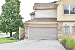 8619 S Deerwood Ln, Franklin, WI 53132 - Photo 3