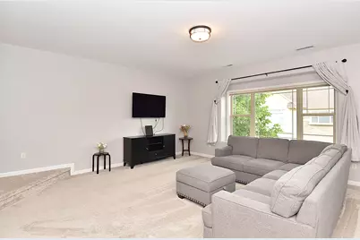 8619 S Deerwood Ln, Franklin, WI 53132 - Photo 7