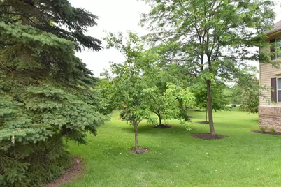 8619 S Deerwood Ln, Franklin, WI 53132 - Photo 5