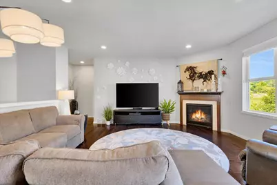 N62W21656  Augusta Pkwy, Menomonee Falls, WI 53051 - Photo 5