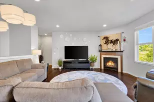 N62W21656 Augusta Pkwy, Menomonee Falls, WI 53051 - Photo 5