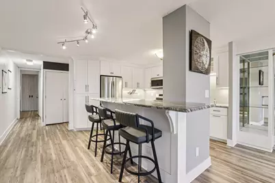 1919 N Summit Ave #1D, Milwaukee, WI 53202 - Photo 3