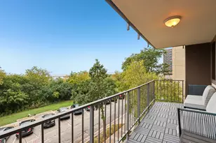 1919 N Summit Ave, Milwaukee, WI 53202 - Photo 21