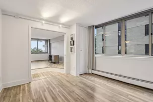 1919 N Summit Ave, Milwaukee, WI 53202 - Photo 17