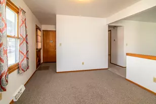 612 Elm St, Watertown, WI 53098 - Photo 9