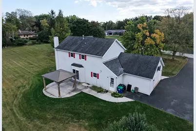 1958  Homestead Ct, Grafton, WI 53012 - Photo 5