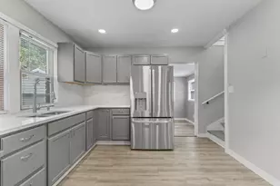 606 S 94th Pl, Milwaukee, WI 53214 - Photo 9