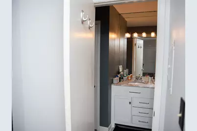 3965 S 84th St #5, Greenfield, WI 53228 - Photo 9