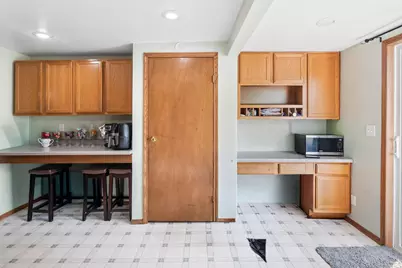 835  Summit St, Manitowoc, WI 54220 - Photo 13