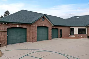 7767 S Cambridge Ct, Franklin, WI 53132 - Photo 9