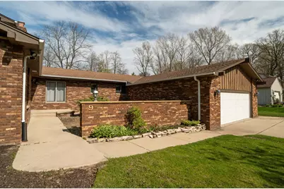 9  Sandalwood Ct, Racine, WI 53402 - Photo 3