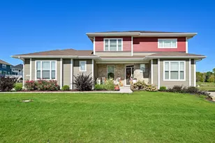 7690 W Preserve Parkway, Mequon, WI 53097 - Photo 1