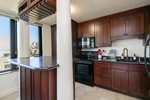929 N Astor St, Milwaukee, WI 53202 - Photo 9