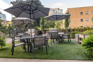 929 N Astor St, Milwaukee, WI 53202 - Photo 41