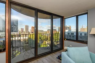 929 N Astor St, Milwaukee, WI 53202 - Photo 3