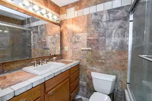 929 N Astor St, Milwaukee, WI 53202 - Photo 23