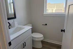 N101W17188 Tanglewood Dr, Germantown, WI 53022 - Photo 9