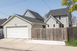 2301 W Garfield Ave, Milwaukee, WI 53205 - Photo 23