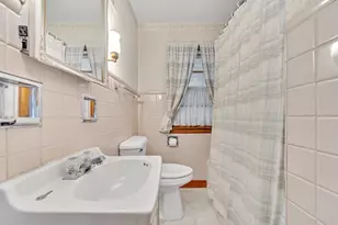 1040 Lincoln Dr, West Bend, WI 53095 - Photo 9