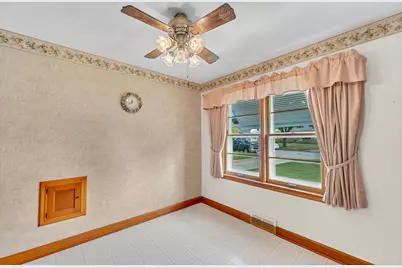 1040  Lincoln Dr, West Bend, WI 53095 - Photo 11