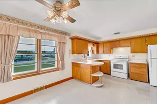 1040 Lincoln Dr, West Bend, WI 53095 - Photo 13