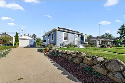 426  Seitz Ave, Mayville, WI 53050 - Photo 1