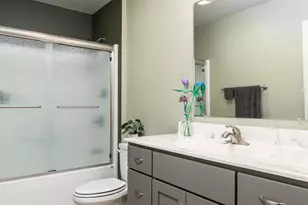 450 Coronado Cir, Onalaska, WI 54650 - Photo 13