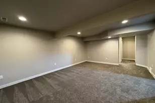 450 Coronado Cir, Onalaska, WI 54650 - Photo 15