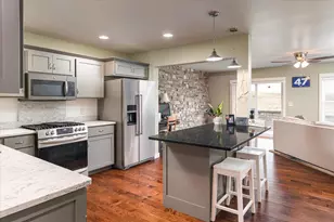 450 Coronado Cir, Onalaska, WI 54650 - Photo 5