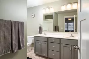 450 Coronado Cir, Onalaska, WI 54650 - Photo 9