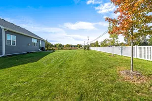 N55W20134 Magnolia Ln, Menomonee Falls, WI 53051 - Photo 35