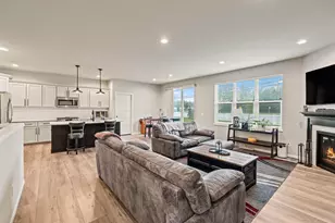 N55W20134 Magnolia Ln, Menomonee Falls, WI 53051 - Photo 5